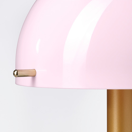 Un primer plano de una lámpara rosa con una bisagra dorada, que muestra su diseño elegante y moderno y materiales de calidad.