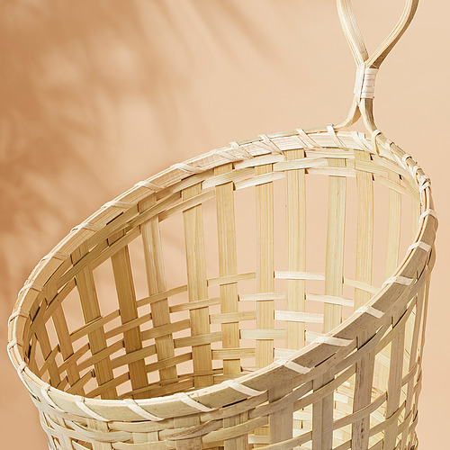 Cesta colgante de bambú tejida a mano, diseño natural, resistente y ecológico.