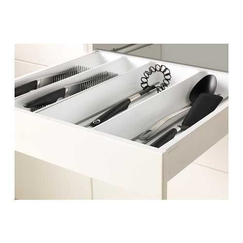 Organizador de cajones de cocina blanco con ranuras para cuchillos y otros utensilios, parte del sistema METOD.