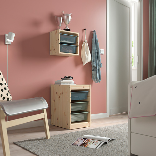 Almacenamiento TROFAST, madera ligera, estantes de malla. Sostiene trofeos, libros. Cajas de pared, mantas colgantes.