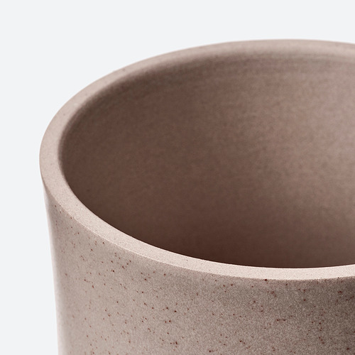Primer plano de una jardinera de gres moteado de alta calidad con esmalte satinado.