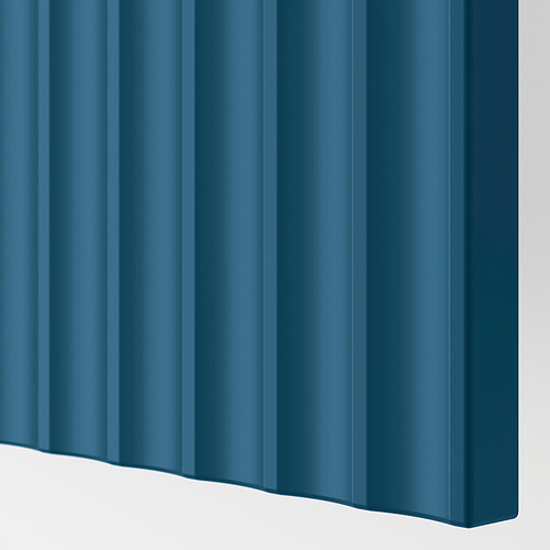 Puerta de color azul oscuro, superficie lisa pero ligeramente fresada, sensación de alta calidad.