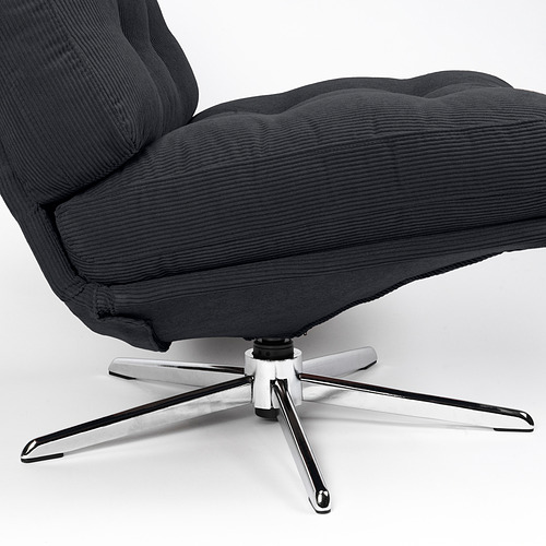Moderna silla giratoria con base cromada, tapicería gris oscuro y patas pulidas.