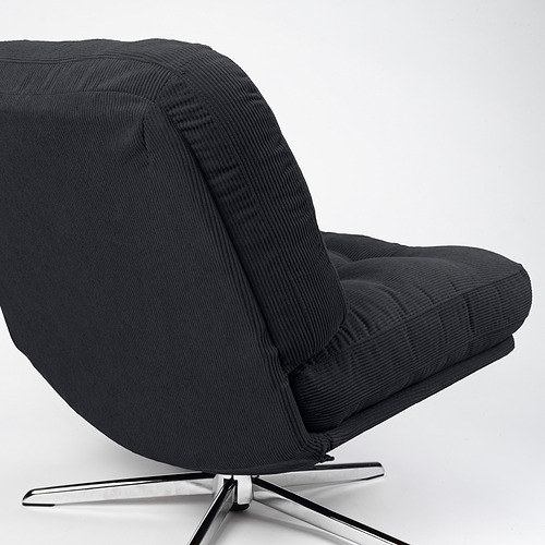 Silla giratoria negra grande y moderna. Asiento y respaldo curvos, robusta base cromada. Diseñado para brindar comodidad y durabilidad.