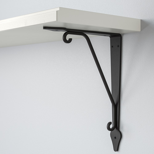 Estante de madera blanca con soporte de metal negro, montado de forma segura en la pared. Diseño limpio, soporte robusto.