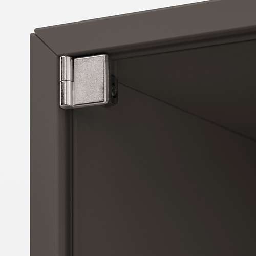 Gabinete oscuro con bisagra de metal reflectante, que muestra materiales de calidad y un diseño elegante.