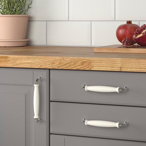 Cajones de cocina con tiradores blancos de estilo tradicional, adecuados para puertas de 16-21 mm de grosor, ideales para un diseño con encanto campestre.