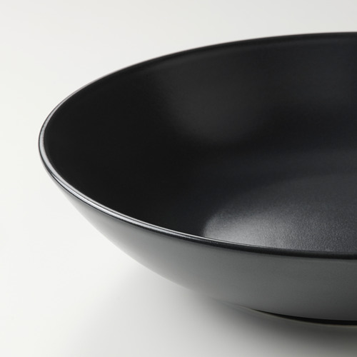 Cuenco negro, brillante, bordes lisos.