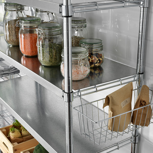 Estantería con tarros y cestas. Solución de almacenaje para cocina o baño.