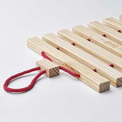 HALVNÄBB trivet