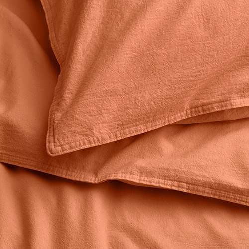 Tela suave de color óxido en primer plano, que muestra una textura suave y costuras precisas.