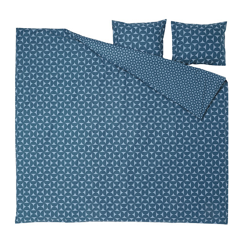 Conjunto de ropa de cama ÄNGSNEJLIKA con motivo geométrico azul, confeccionado en algodón y viscosa.