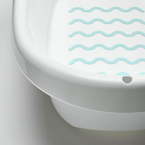 Bañera para bebés blanca con bordes suaves y curvos y una superficie antideslizante verde texturizada en el interior, diseñada para la seguridad y la estabilidad.
