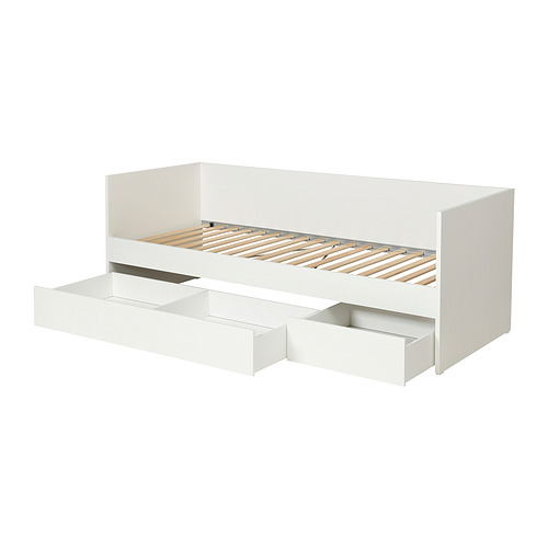 Un juego de almacenaje debajo de la cama VIHALS blanco con dos cajones para organizar la ropa de cama.