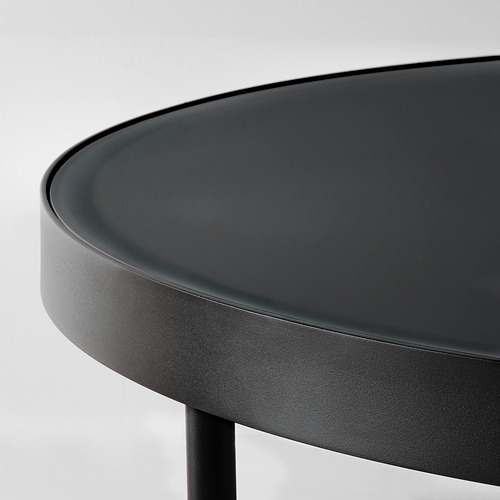 Mesa auxiliar redonda negra con diseño elegante, superficie lisa y construcción robusta. Perfecto para una decoración moderna.