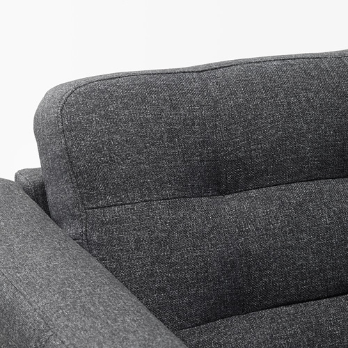 Sofá gris oscuro con cojines de felpa, acogedor y elegante. Equilibrio perfecto entre comodidad y diseño.
