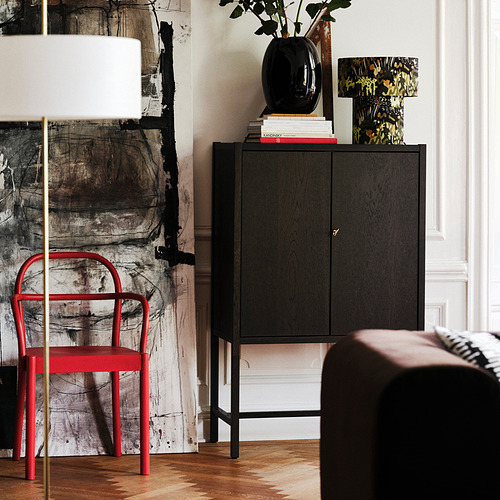 Mueble STOCKHOLM 2025 negro, diseño escandinavo moderno.