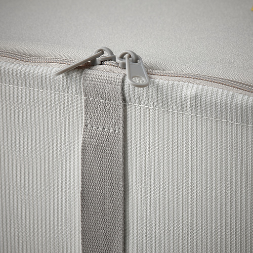 Primer plano de la cremallera en la caja de almacenamiento de tela resistente, que muestra calidad y diseño.