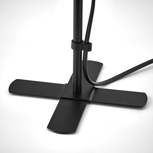 Base de lámpara negra con cuatro brazos extendidos, diseño estable, material metálico.