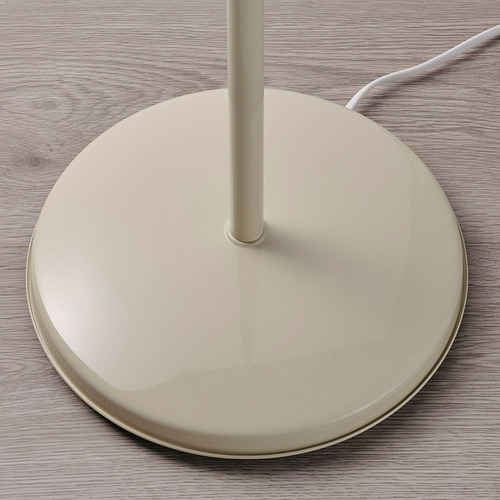 Base de lámpara moderna con superficie lisa y elegante colocada sobre suelo de madera, diseño limpio y elegante.