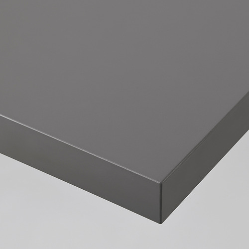 Primer plano del tablero de la mesa LINNMON negro. Superficie lisa y bordes elegantes. Forma parte de un conjunto de muebles moderno y adaptable.