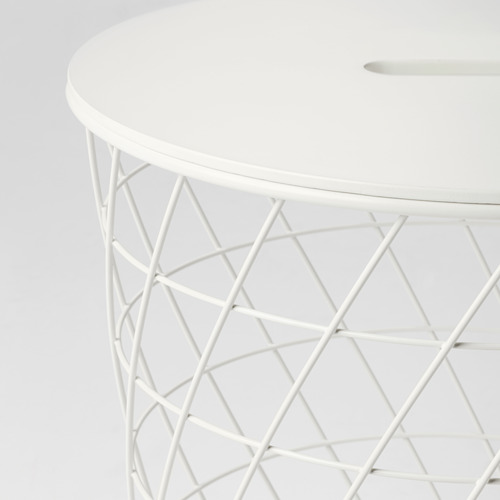 Mesa de almacenamiento redonda blanca con intrincada base de metal con patrón de diamantes, robusta y elegante.