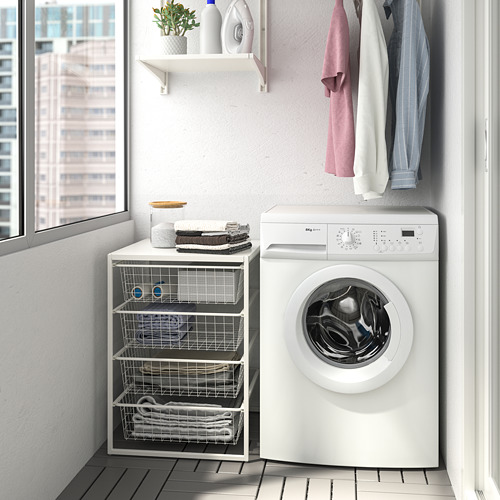 Mueble de almacenaje blanco JONAXEL junto a la lavadora, perfecto para espacios pequeños.