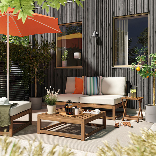 Juego de sofás de exterior NÄMMARÖ; madera natural, cojines beige; Compacto pero espacioso, se adapta bien a acogedores patios con plantas en macetas cerca.