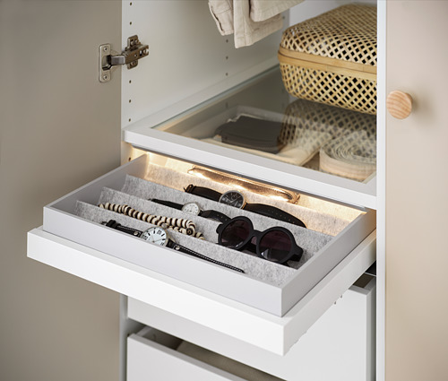 Cajón organizador blanco KOMPLEMENT, con bandeja forrada de fieltro para accesorios, con interior iluminado.