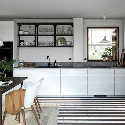 Cocina moderna con gabinetes blancos de alto brillo, estantes abiertos, encimera gris y baldosas a rayas.
