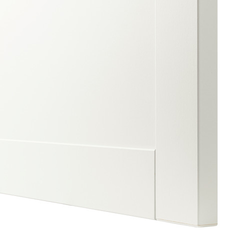 Primer plano del gabinete blanco que muestra un diseño de puerta y borde de alta calidad.
