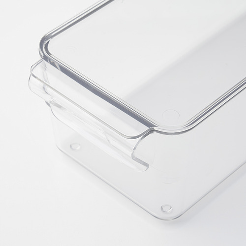 Caja de almacenamiento de plástico transparente y duradera con asa y tapa incorporadas, diseñada para la organización del refrigerador.