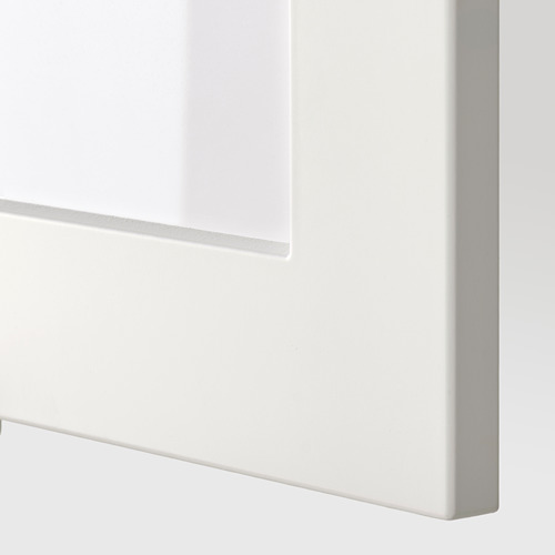 Primer plano de la caja STENSUND blanca, acabado limpio, bordes elegantes, inserto de vidrio.
