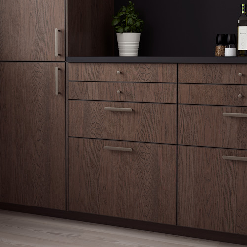 Mueble SINARP de madera oscura con elegantes tiradores, con bordes de roble macizo. Tamaño: grande, se adapta a las columnas.