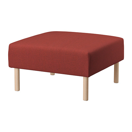 Otomana moderna tapizada en rojo con bordes curvos y cuatro patas de madera.