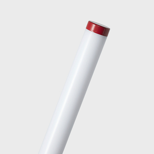 Acentos elegantes y modernos; Base blanca con tapa roja, que muestra materiales y diseño de alta calidad.