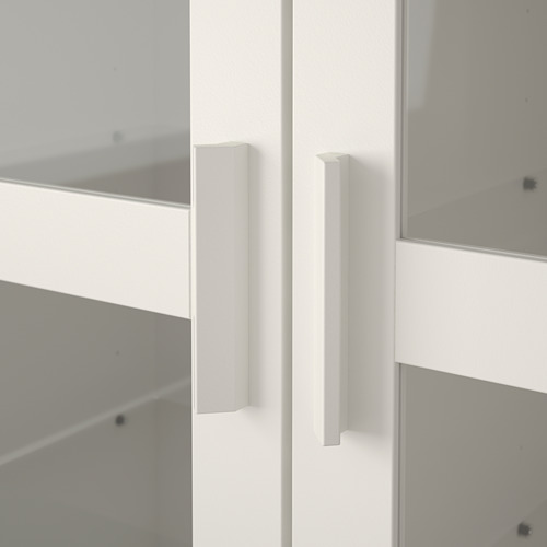 Gabinete moderno de líneas limpias con estantes ajustables, con manijas elegantes y minimalistas para una apariencia pulida.