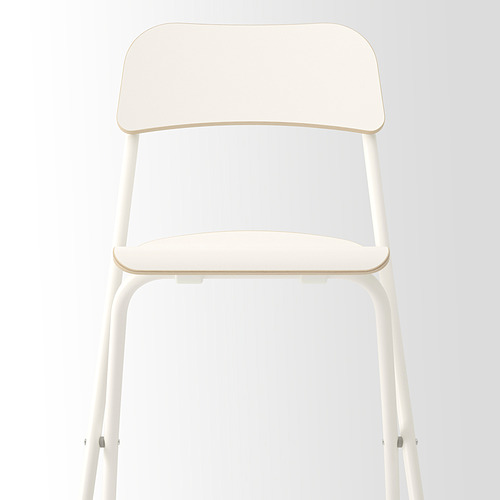 Un taburete de bar blanco minimalista con asiento y respaldo curvos, sostenido por cuatro patas delgadas. Diseñado para brindar comodidad y fácil almacenamiento.
