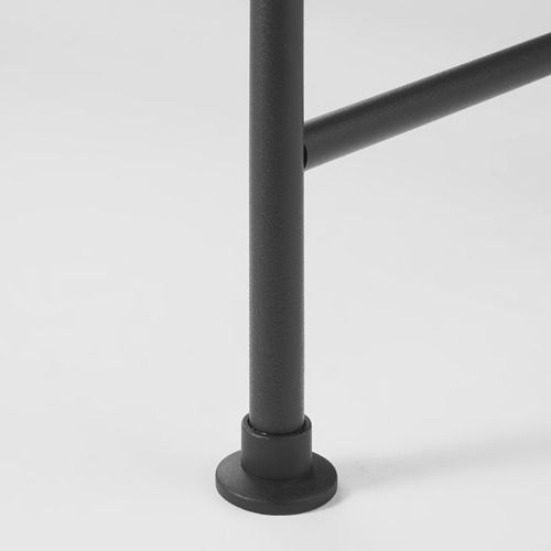 Poste de metal negro de la estantería FRÖSJÖN, acabado texturizado, que muestra una calidad duradera.