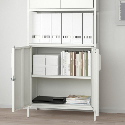 Armario blanco con estantes ajustables, puertas con cerradura y pies ajustables, para guardar archivos y libros.