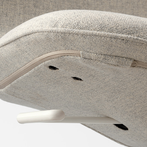 Primer plano de la silla LÅNGFJÄLL que muestra detalles de cremallera y costuras en el asiento tapizado.