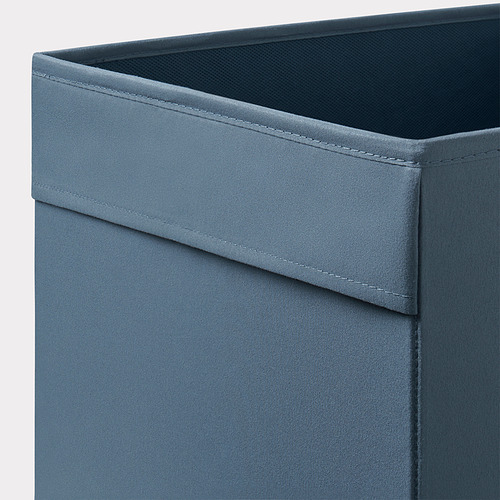 Primer plano de un elegante contenedor de almacenamiento de tela, que muestra sus costuras resistentes y material de calidad.