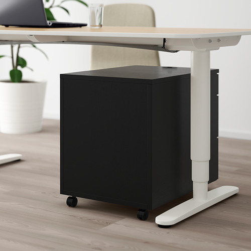 Archivador enrollable negro debajo del escritorio ajustable con cerradura para un almacenamiento seguro.