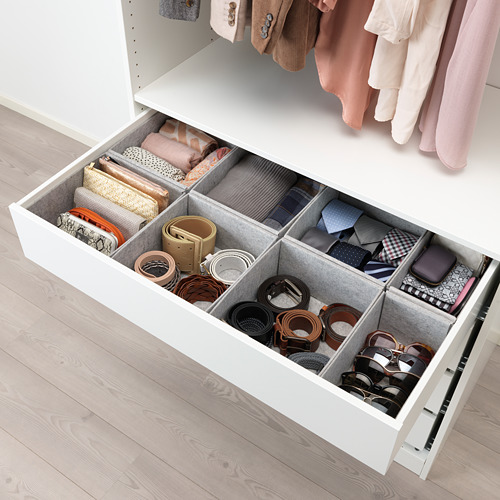Organizador de cajones abiertos: cinturones, corbatas, accesorios. KOMPLEMENT de IKEA.