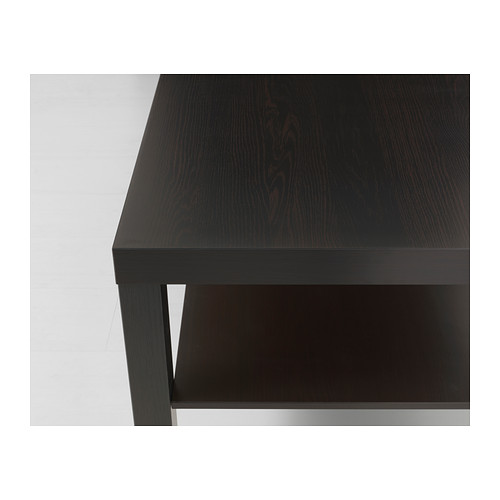 Mesa auxiliar minimalista LACK en marrón oscuro con diseño elegante y detalle de recortes de reparación.