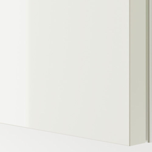Primer plano de la puerta corredera blanca brillante; Diseño moderno y elegante.