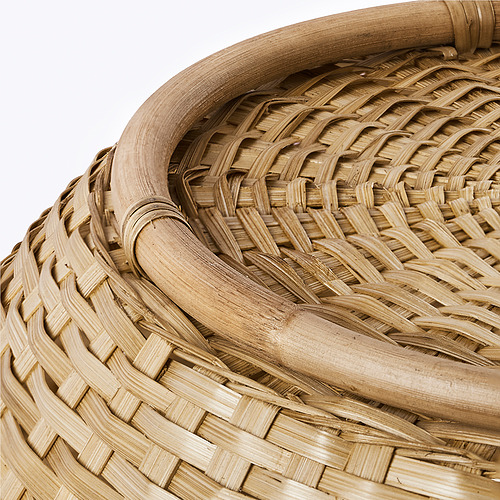 Cesta de bambú tejida a mano, que muestra una artesanía intrincada. Robusto y bien hecho con hebras de bambú visibles.