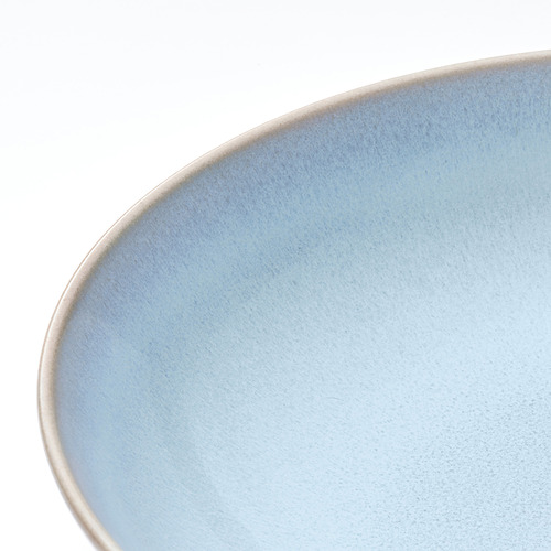 Placa azul con borde brillante.