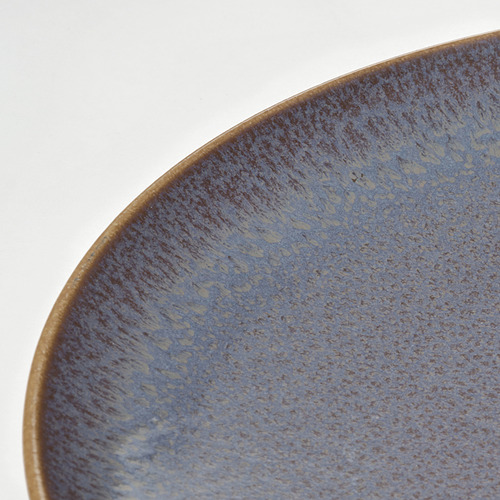 Plato azul, texturizado.