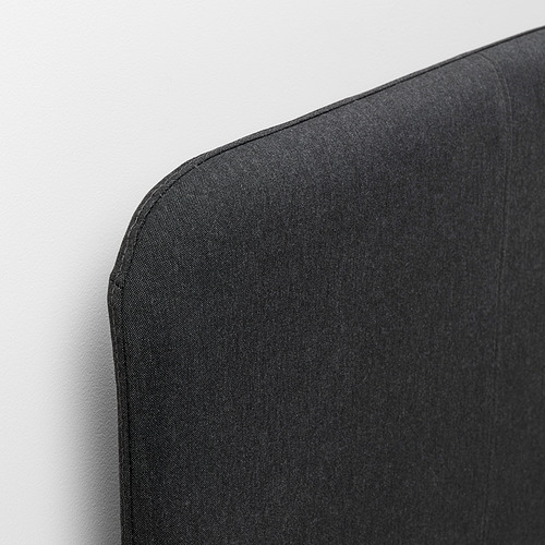 Primer plano del cabecero SLATTUM gris, que muestra un tejido suave y acolchado con costuras limpias.